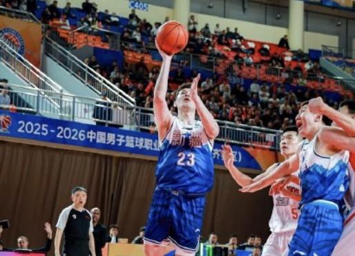 新疆队队长阿不都沙拉木赛后谈球队表现;防守篮板需加强,聪明犯规成关键课题。 体育新闻 新疆队队长阿不都沙拉木赛后谈球队表现;防守篮板需加强,聪明犯规成关键课题。 体育新闻 新疆队队长阿不都沙拉木赛后谈球队表现;防守篮板需加强,聪明犯规成关键课题。 体育新闻