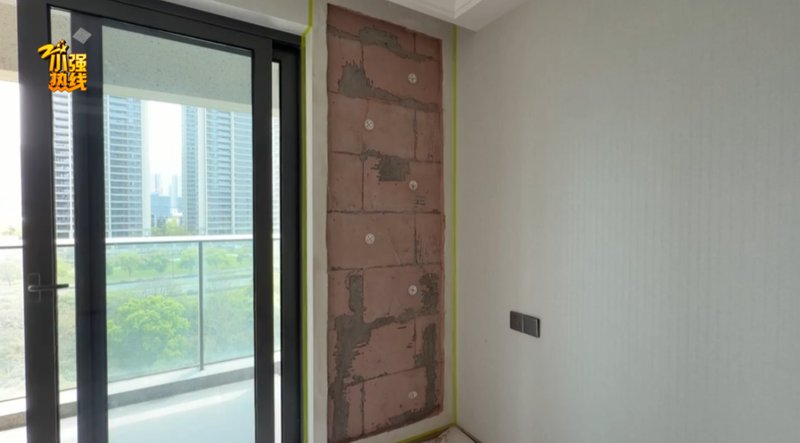  《业主隐私边界失守：物业擅自闯入砸墙事件的技术复盘与制度反思》 房产家居