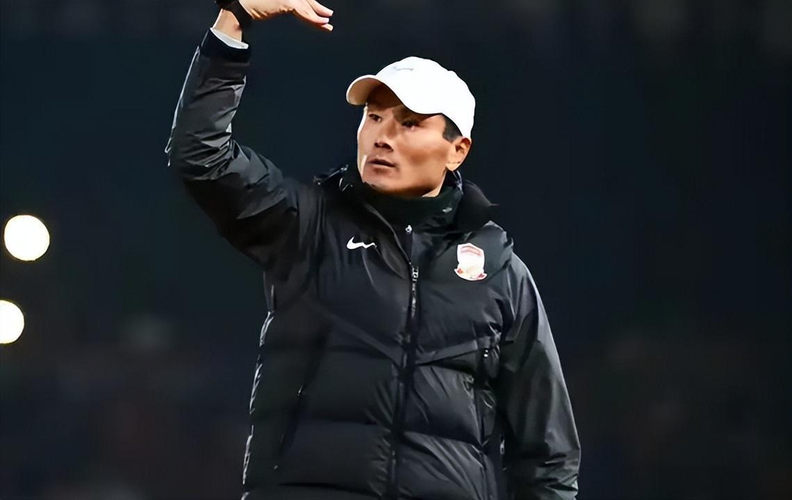  技术解码：替补奇兵拜合拉木的战术价值与成长路径 体育新闻